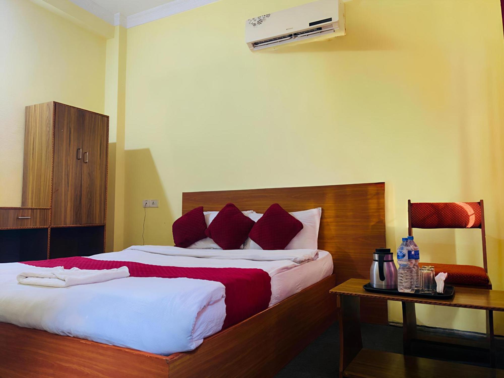 Hotel Daisy Park Bhairāhawā Buitenkant foto